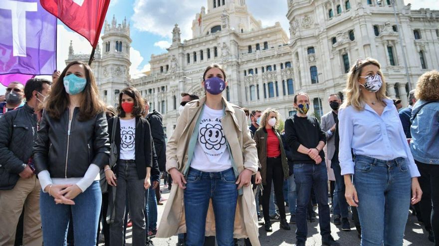 La vicepresidenta tercera y ministra de Trabajo, Yolanda Díaz, junto a las ministras de Igualdad, Irene Montero, y de Derechos Sociales, Ione Belarra, en la marcha del Primero de Mayo.