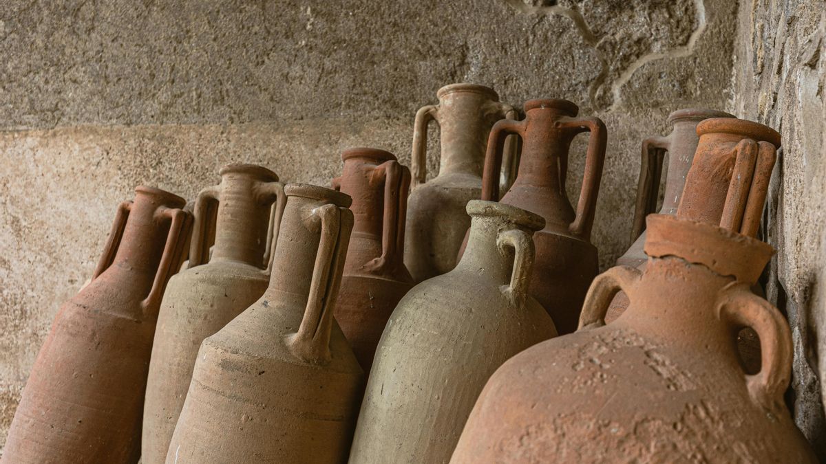 En una empresa de calzado: encuentran en Alicante dos ánforas romanas procedentes de yacimientos subacuáticos