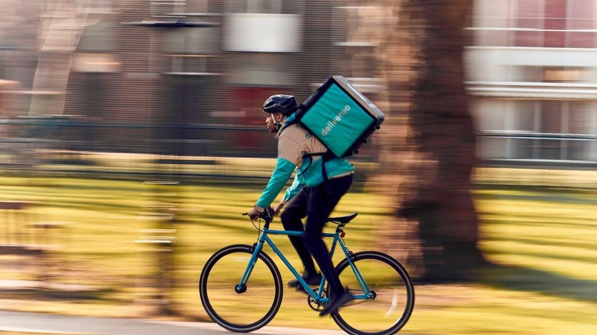 Imagen de archivo de un repartidor de Deliveroo.