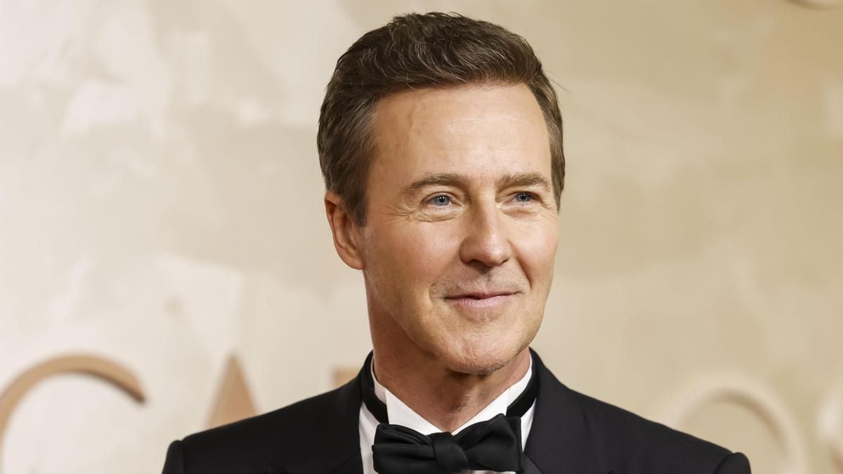 Edward Norton en la alfombra roja durante los Academy Awards. EFE/EPA/CAROLINE BREHMAN