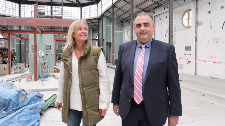 El consejero de Fomento, Ordenación del Territorio y Medio Ambiente, Roberto Media, visita Castro Urdiales junto a la alcaldesa, Susana Herrán