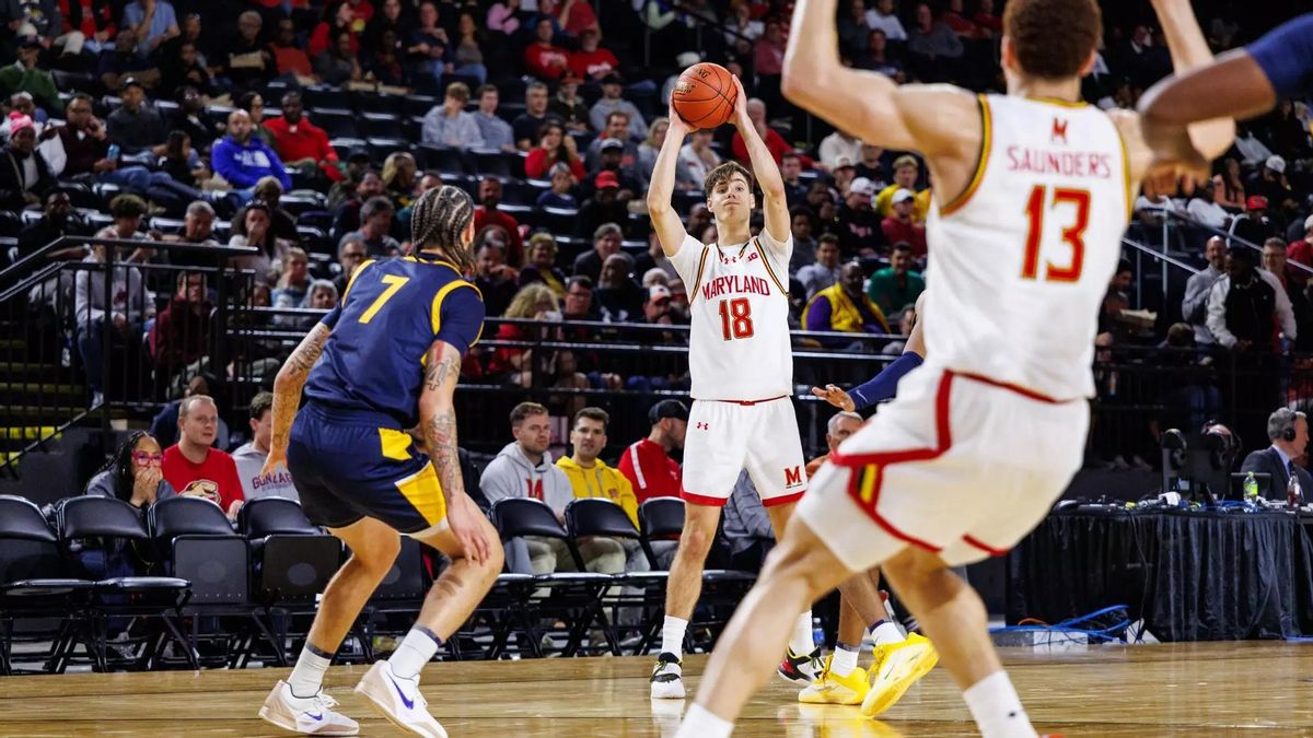 Los primeros pasos de Del Pino en la NCAA: titularidad, defensa y primeros puntos