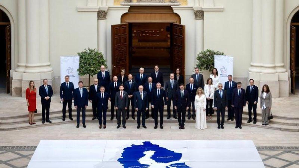 El vicepresidente de Aragón, de Vox, aprovecha la visita de los embajadores de la UE para agitar el discurso migratorio