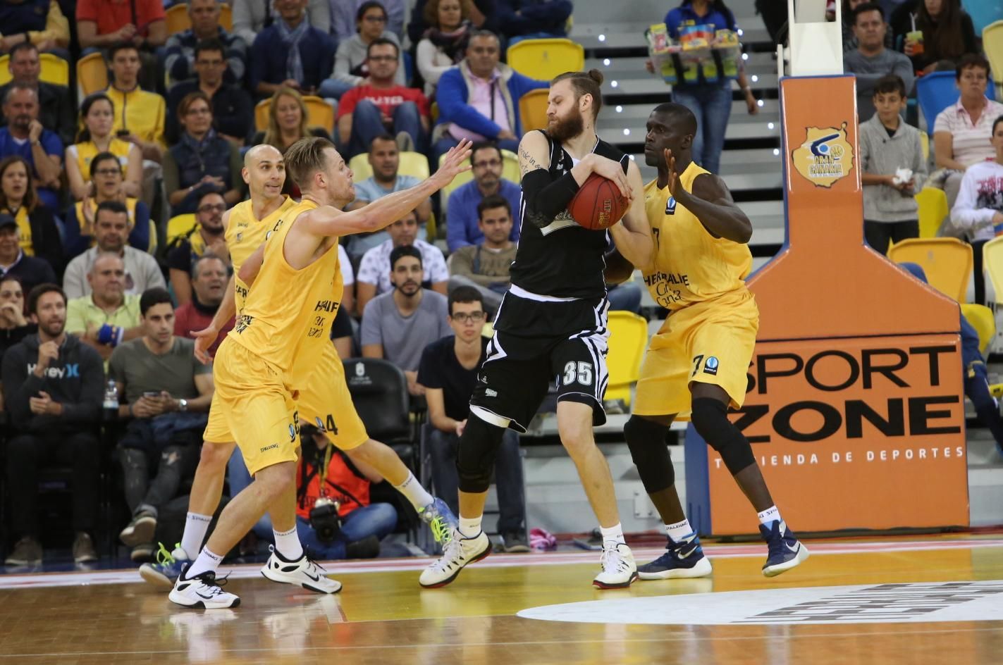 Partido de Eurocup entre el Herbalife Gran Canaria y el Avtodor Saratov en el Gran Canaria Arena. (Alejandro Ramos).