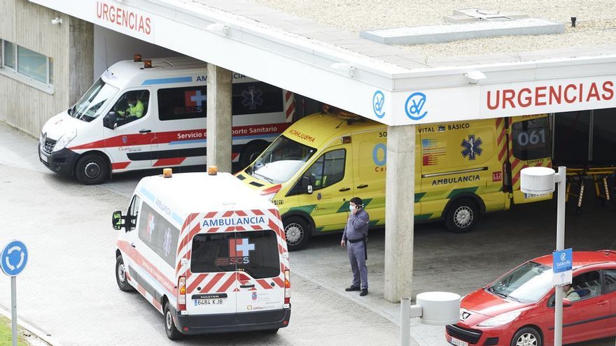 Más de nueve horas de espera para volver a casa en ambulancia tras una quimio: "No hay derecho a que se nos trate así"