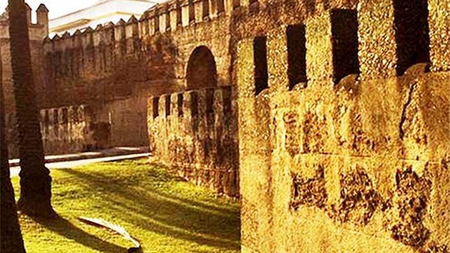 La muralla de tapial de la Sevilla árabe, con dos vallados; la de León pudo ser así.