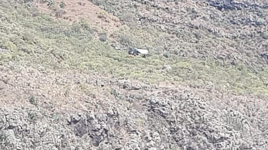 Muere el conductor de un vehículo tras precipitarse por un barranco en Gáldar