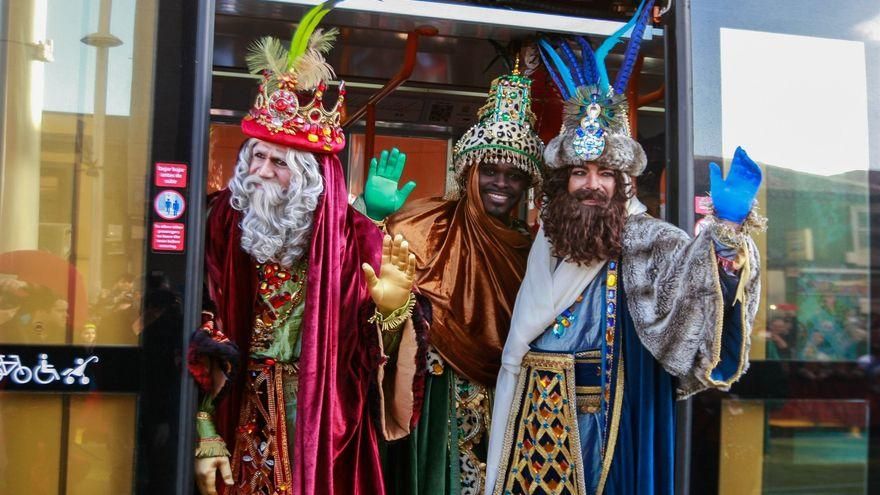 Sus Majestades llegando a La Laguna en tranvía