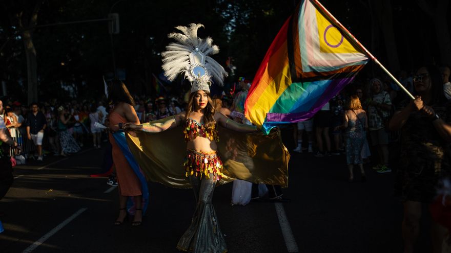La "nueva era" global contra los derechos LGTBI impulsa un Orgullo que reivindica los 20 años de matrimonio igualitario