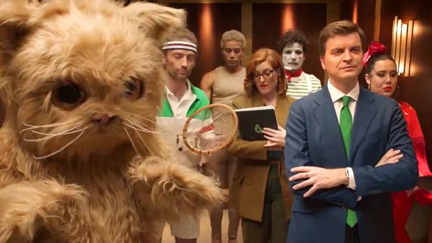 Marc Giró rescata el gato y el ascensor de su 'Late Xou' de RTVE en una nueva promo de su 'Cara al Show' para laSexta