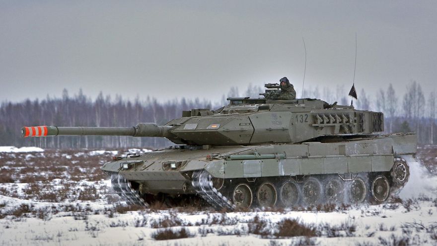 Archivo - Un carro de combate 'Leopardo 2E' de la BRI X durante una anterior misión en Letonia.