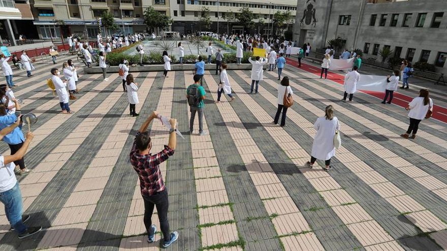Protesta de médicos interinos frente a Presidencia del Gobierno de Canarias, este miércoles