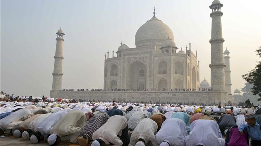 El Taj Mahal tardará nueve años en recuperar el brillo de su mármol blanco