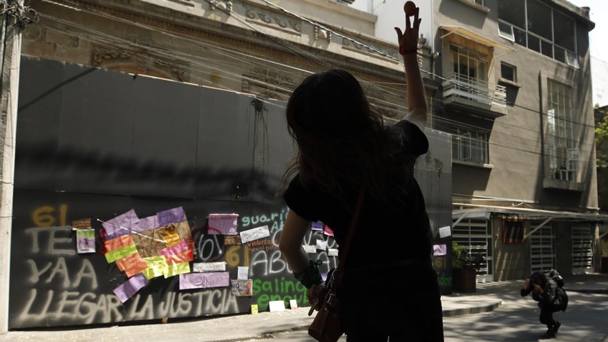 Diplomático mexicano acusado de abusos blinda su casa en Día de la Mujer