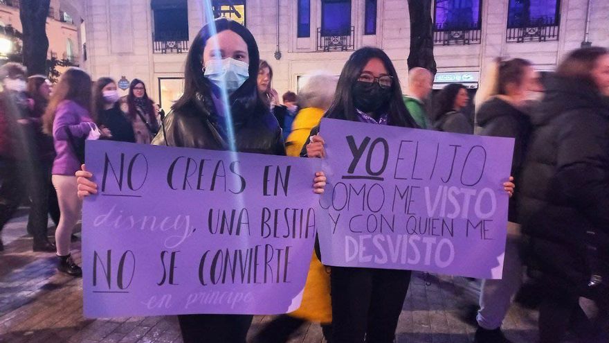 Pancartas en la manifestación de Bilbao