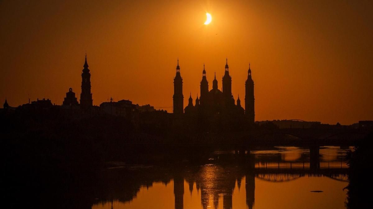 Vista tras la totalidad con la Basílica del Pilar