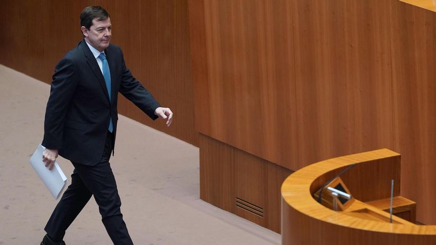 Mañueco hace balance: críticas a Vox por dejar un gobierno que "funcionaba bien" y a Sánchez por "retorcer" la Constitución