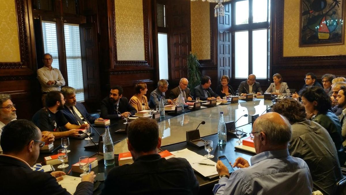 Convocado para el lunes a las 10 el pleno para que Puigdemont aborde el referéndum