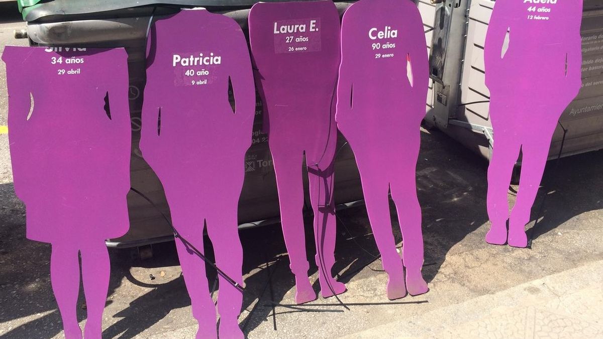 Aparecen decapitadas varias de las figuras de víctimas de violencia de genero de la Avenida de España