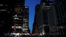 Vuelve la luz a Manhattan tras un apagón afectó 72.000 clientes, el metro y los teatros