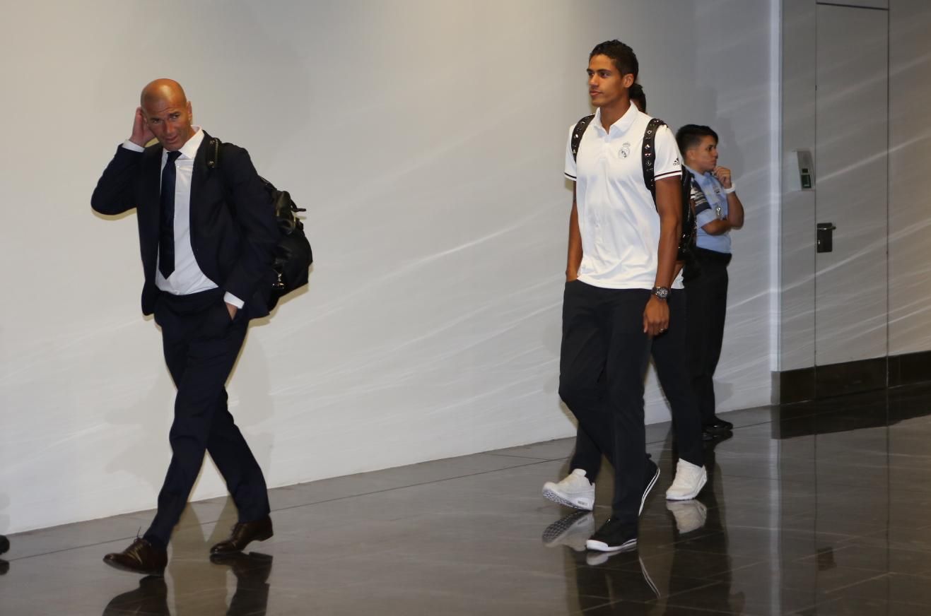 Rafael Varane a su llegada a Gran Canaria (Alejandro Ramos)