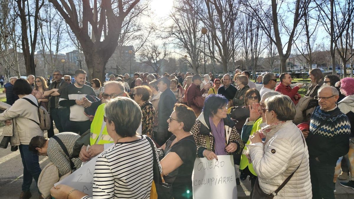 Vecinos que han asistido a la manifestación