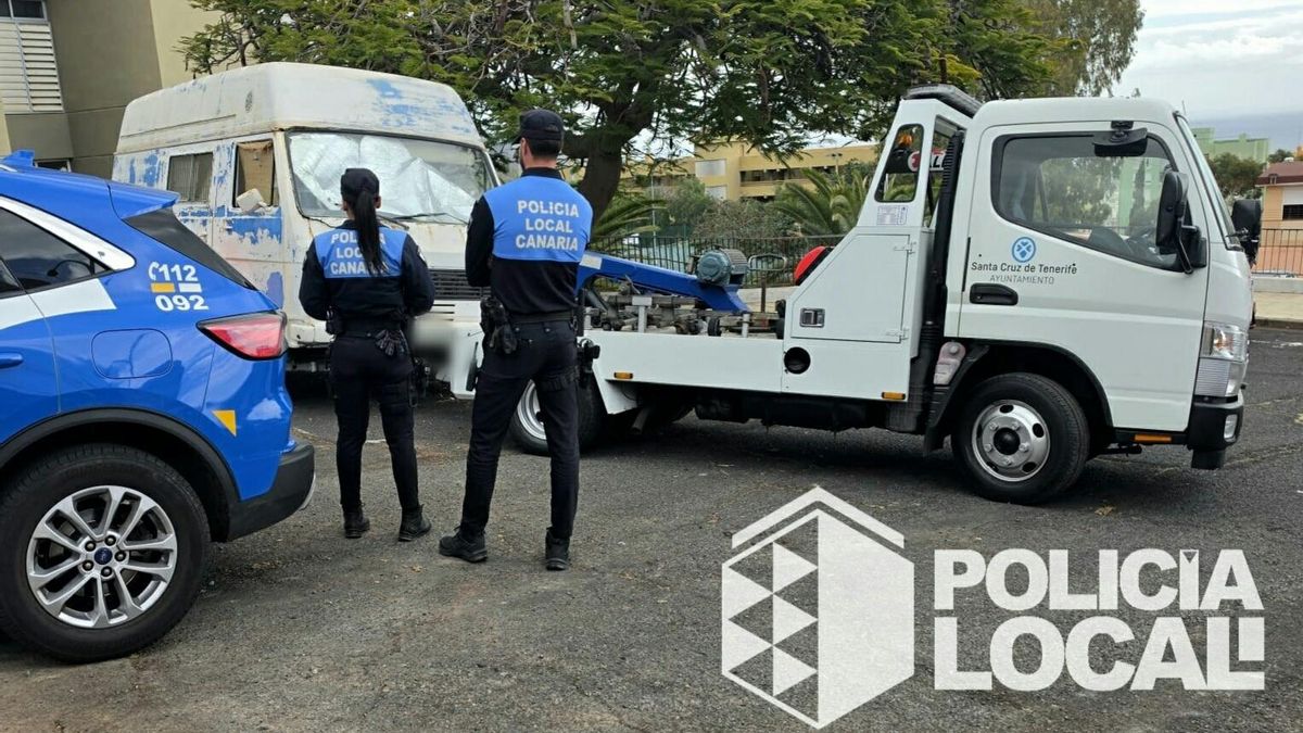 La Policía Local de Santa Cruz retira 45 vehículos abandonados de las calles de la ciudad