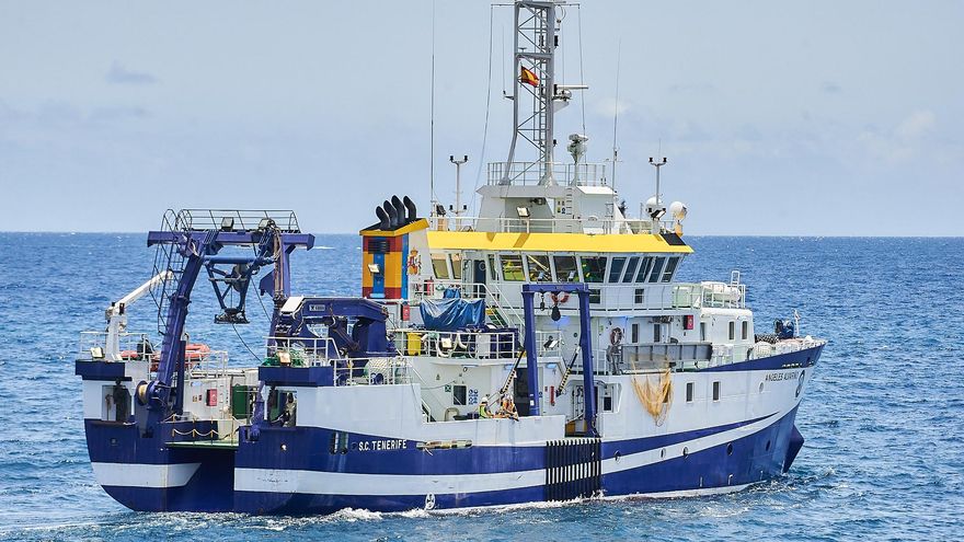 El buque oceanográfico Ángeles Alvariño parte del puerto de Santa Cruz de Tenerife