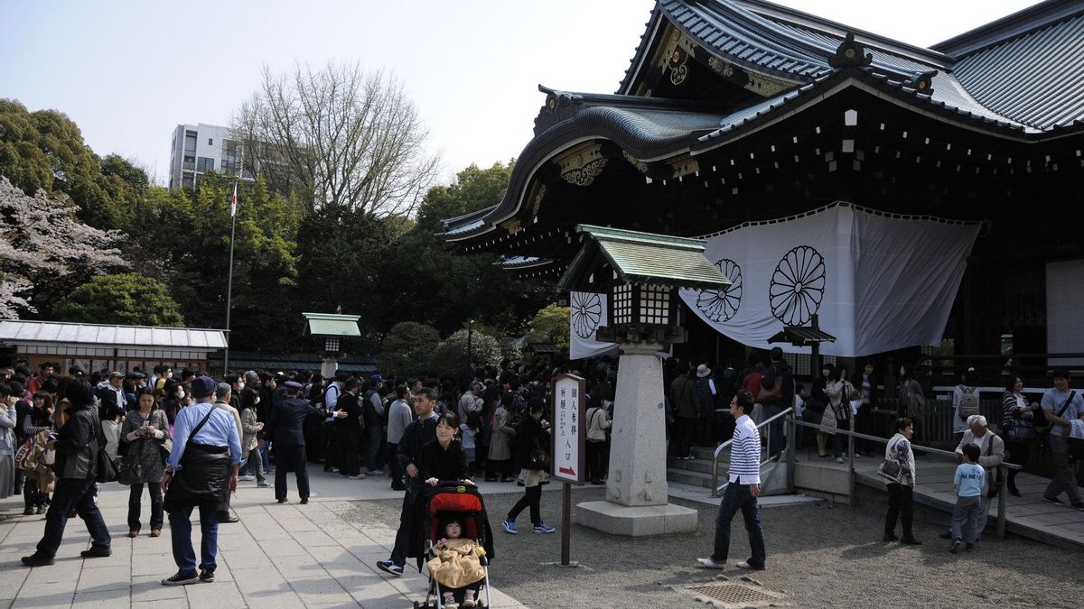 Pabellones del Santuario de Yasukuni. Este templo está dedicado a los militares fallecidos en las diferentes guerras del Japón moderno.