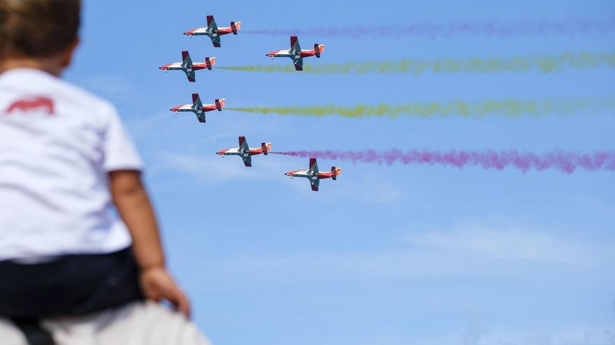 FOTOGALERÍA | Exhibición aérea en la playa de Las Canteras