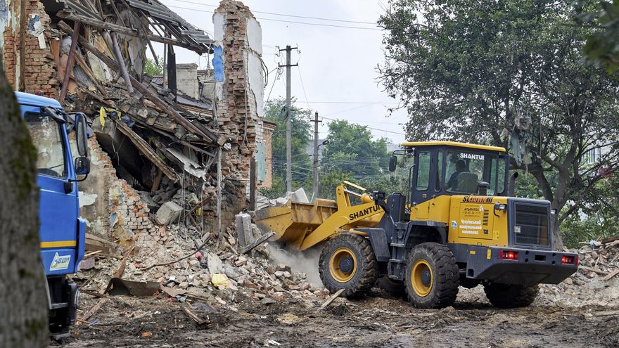 Foto de archivo de los bombardeos rusos sobre Ucrania. EFE/EPA/SERGEY KOZLOV