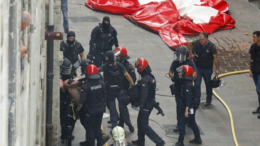 La Ertzaintza promete 1.387 cámaras de grabación en las patrullas para evitar abusos en las detenciones