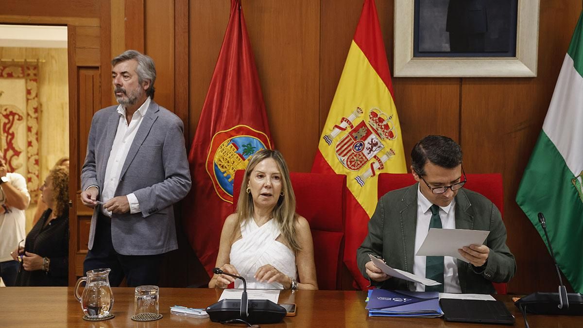El alcalde José María Bellido presidiendo el pleno municipal