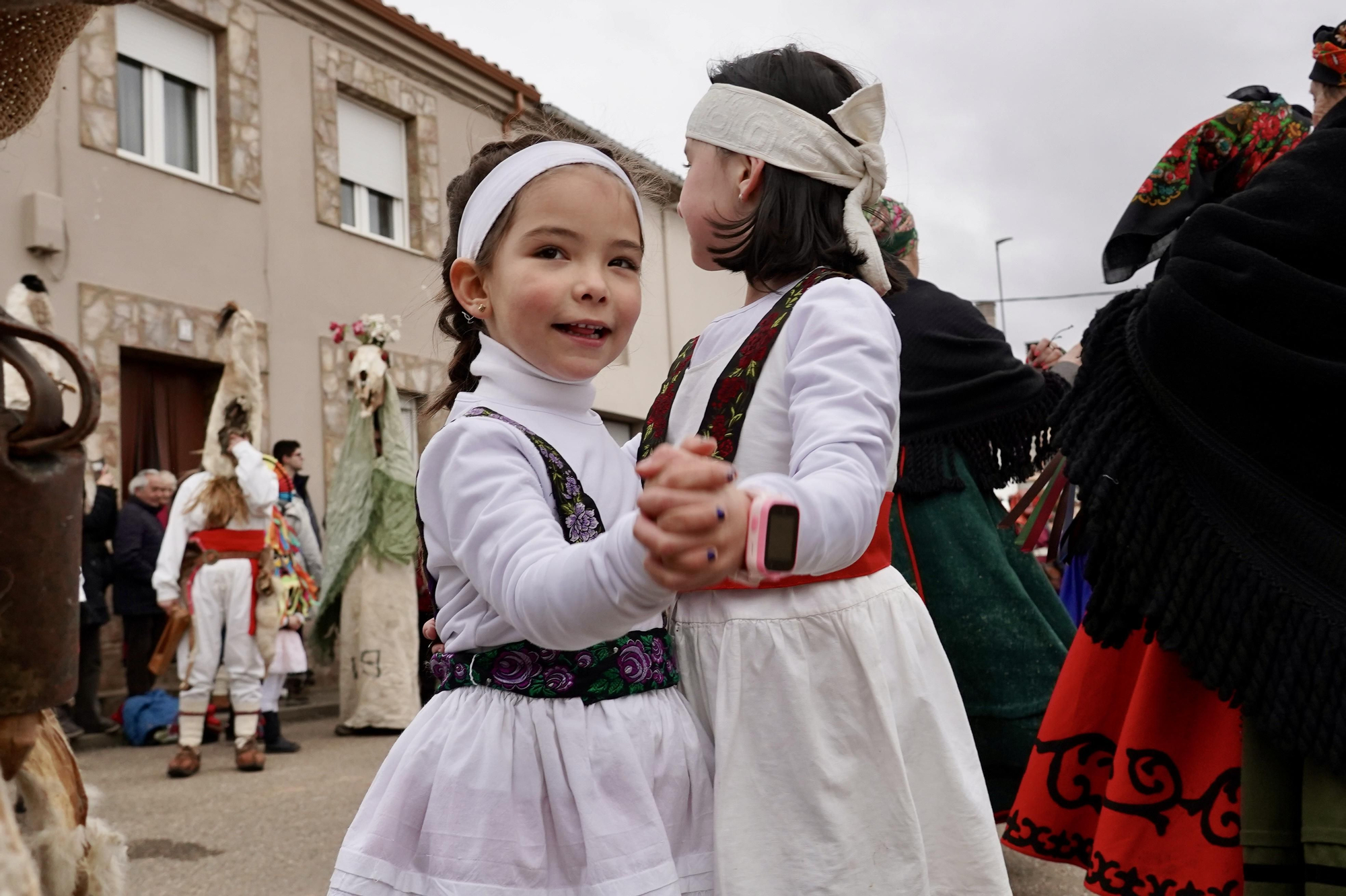 Toros y guirrios del antruejo en Velilla de la Reina