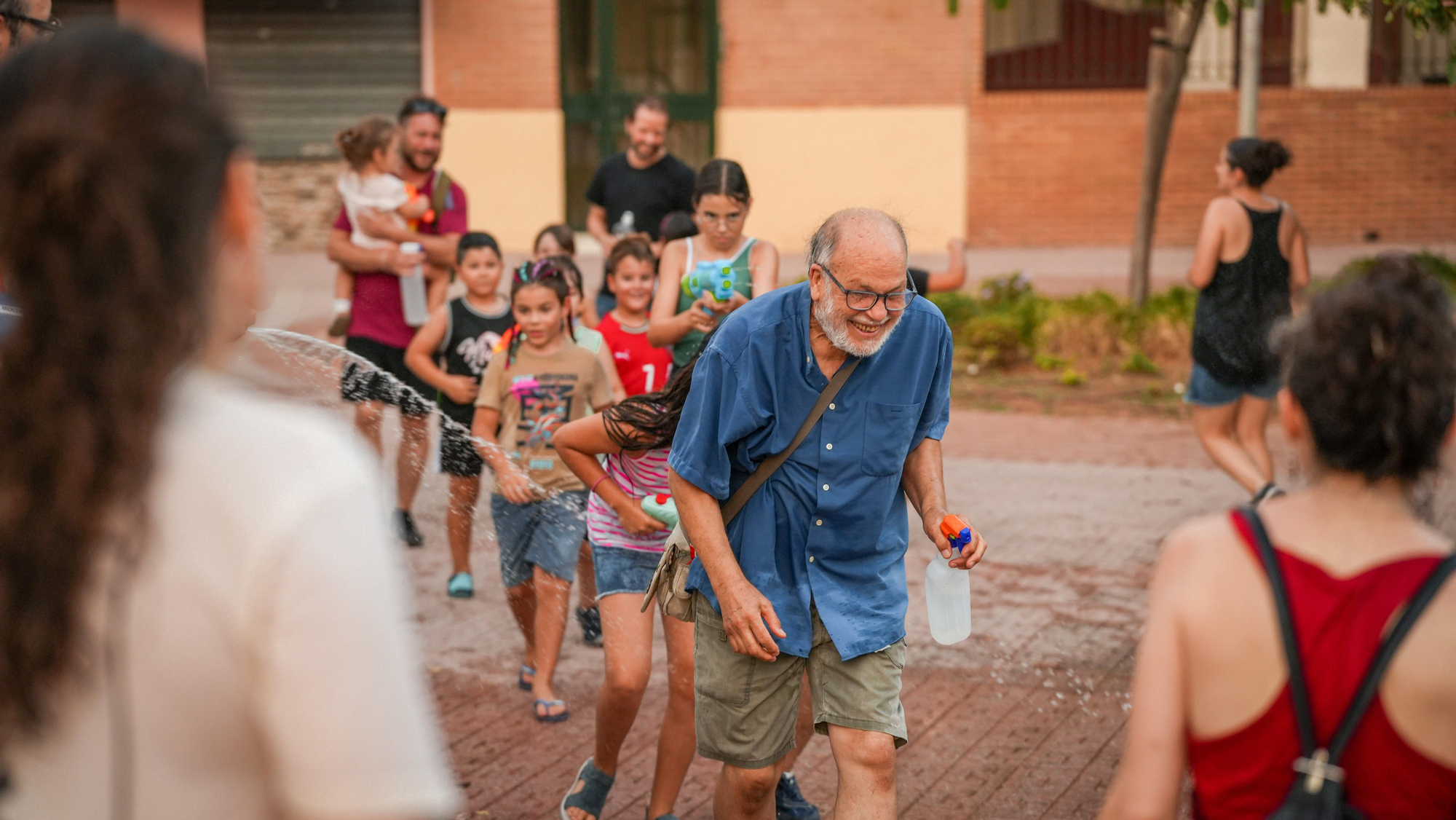 La Asociación Vecinal Diana y Ecologistas en Acción convocan la actividad lúdica 'Flis flas. Fresquitas a fin de mes' frente al calor