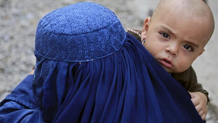Medio millón de refugiados afganos abandonaron Pakistán y volvieron a su país