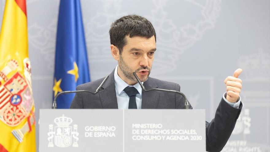 El ministro de Derechos Sociales, Consumo y Agenda 2030, Pablo Bustinduy, durante una rueda de prensa, a 15 de diciembre de 2025, en Madrid (España).