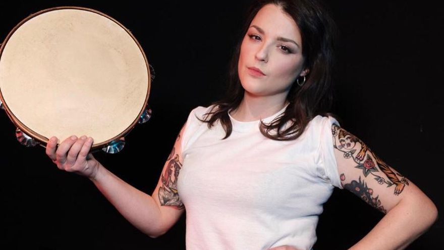 Leticia Baselgas: la panderetera que nació en el posfranquismo y alcanzó la libertad creativa en el 'post folk' asturiano
