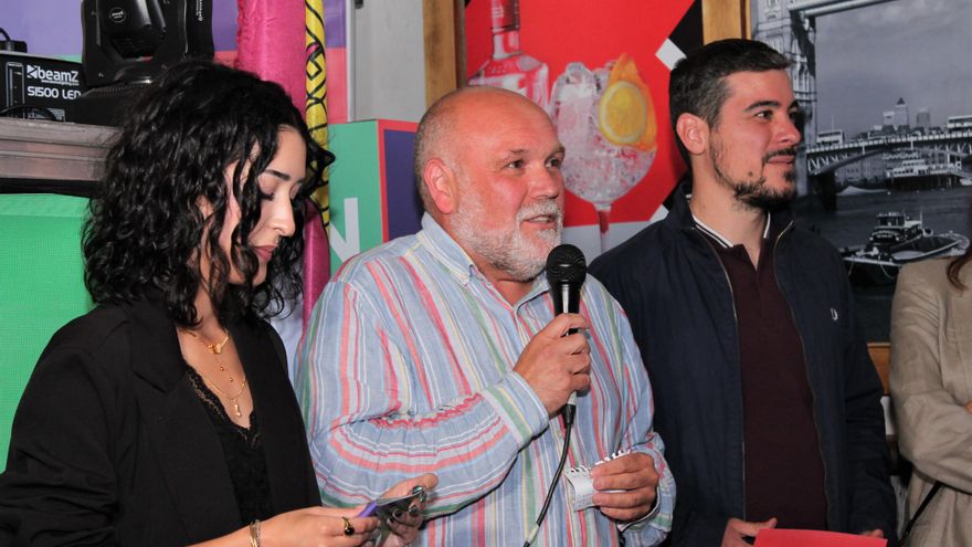 José Luis García Gascón junto a Txema Fernández e Irene Arcalá