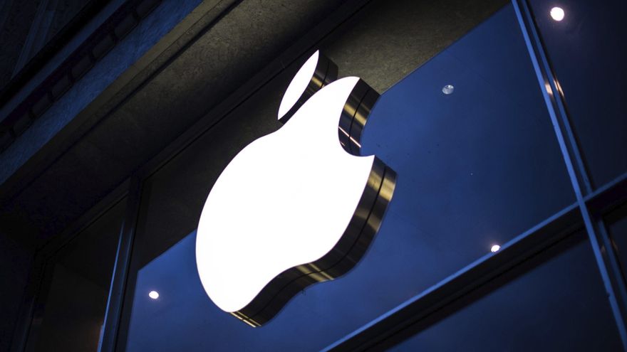 Logo de la compañía Apple, en una fotografía de archivo. EPA/MAJA HITIJ