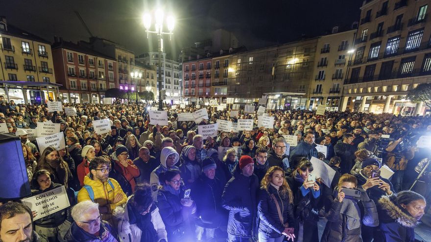 Miles de personas protestan en Burgos contra la medida de PP y Vox de eliminar ayudas a ONG