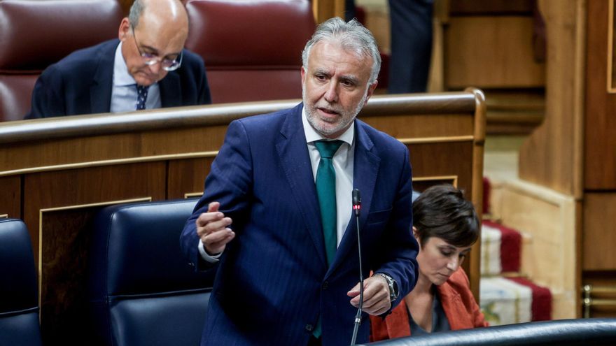 Archivo - El ministro de Política Territorial, Ángel Víctor Torres, interviene durante una sesión de control al Gobierno, en el Congreso de los Diputados, a 9 de octubre de 2024, en Madrid (España).