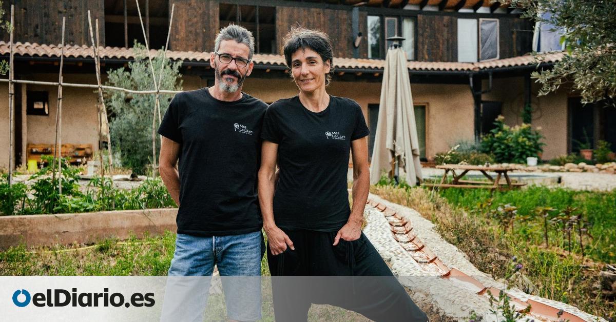 La familia de la casa de paja en el Matarranya: “Quería que mis hijos crecieran tocando tierra, como yo”