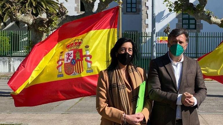 La diputada de Vox en el Parlamento vasco, Amaia Martínez, y el portavoz del partido en el Parlamento cántabro, Cristóbal Palacio