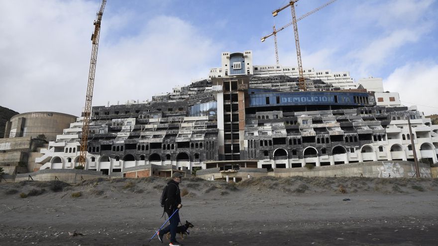 La última pirueta en torno a El Algarrobico que no sirvió para nada: "Están mareando la perdiz"