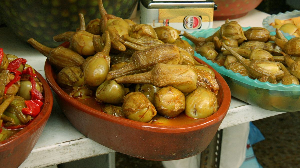 Esta es la berenjena española que no se come fresca, sino cocida, fermentada y aliñada