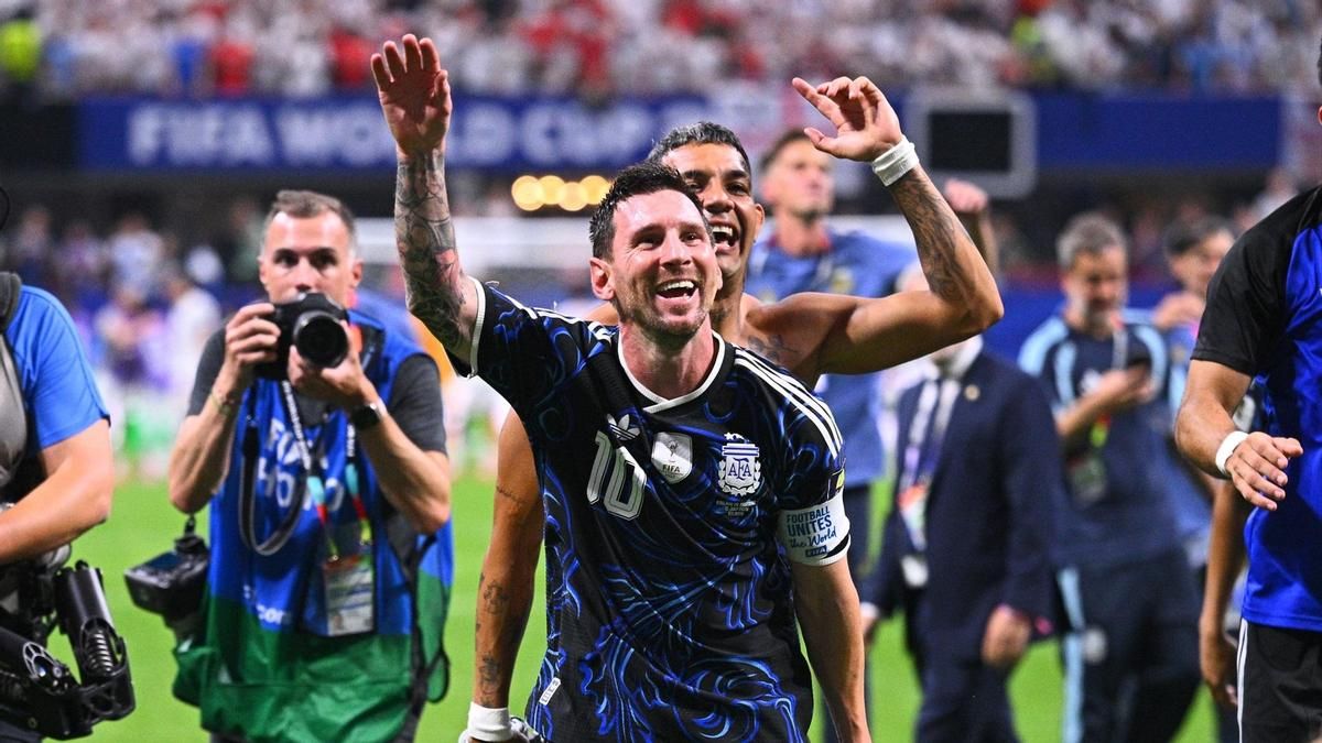 Messi festeja la victoria contra Inglaterra y el pase a la final del Mundial.