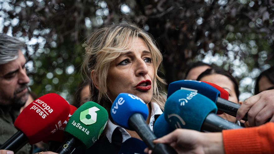 La vicepresidenta segunda del Gobierno y ministra de Trabajo y Economía Social en funciones, Yolanda Díaz, ofrece declaraciones a los medios durante la manifestación en apoyo a Palestina, a 29 de octubre de 2023, en Madrid (España).
