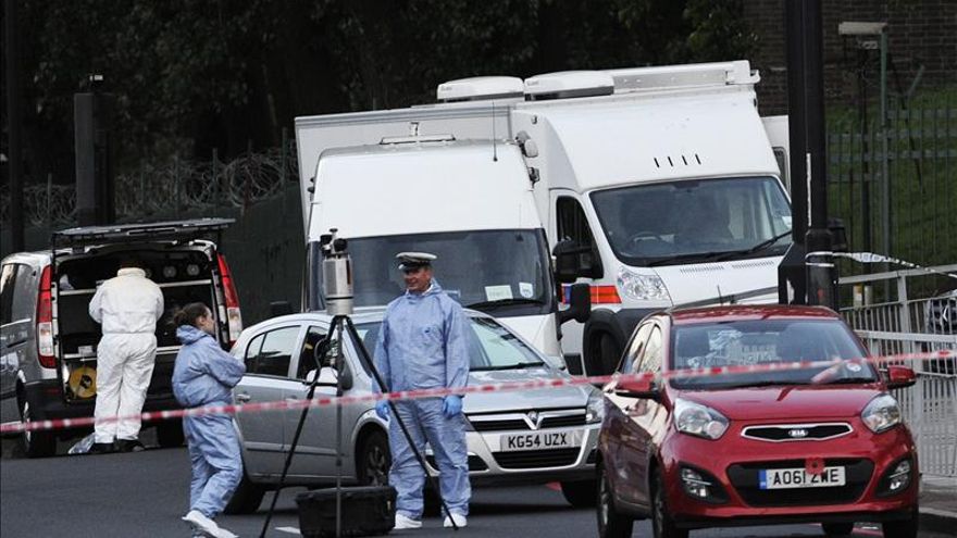 Cameron preside una reunión del comite de emergencias para analizar el asesinato de un soldado
