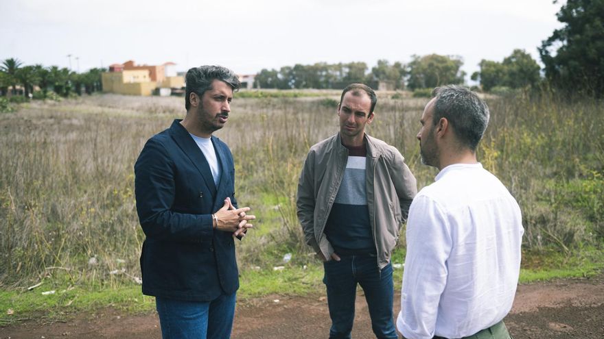 El alcalde, Luis Yeray Gutiérrez, junto al responsable de Desarrollo Rural, Aitor López, y el secretario general de Asaga Canarias Asaja, Theo Hernando, en la visita a la parcela de Los Baldíos